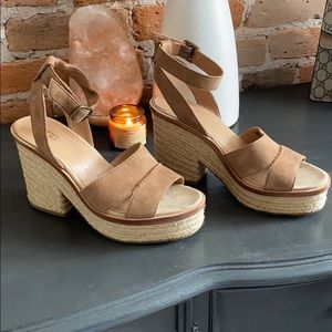 UGG Carine *NEVER WORN*